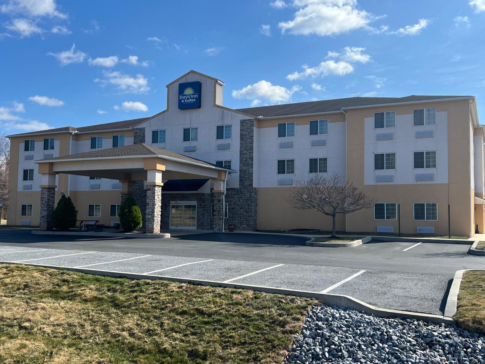 Days Inn & Suites By Wyndham Manheim Lebanon Ngoại thất bức ảnh