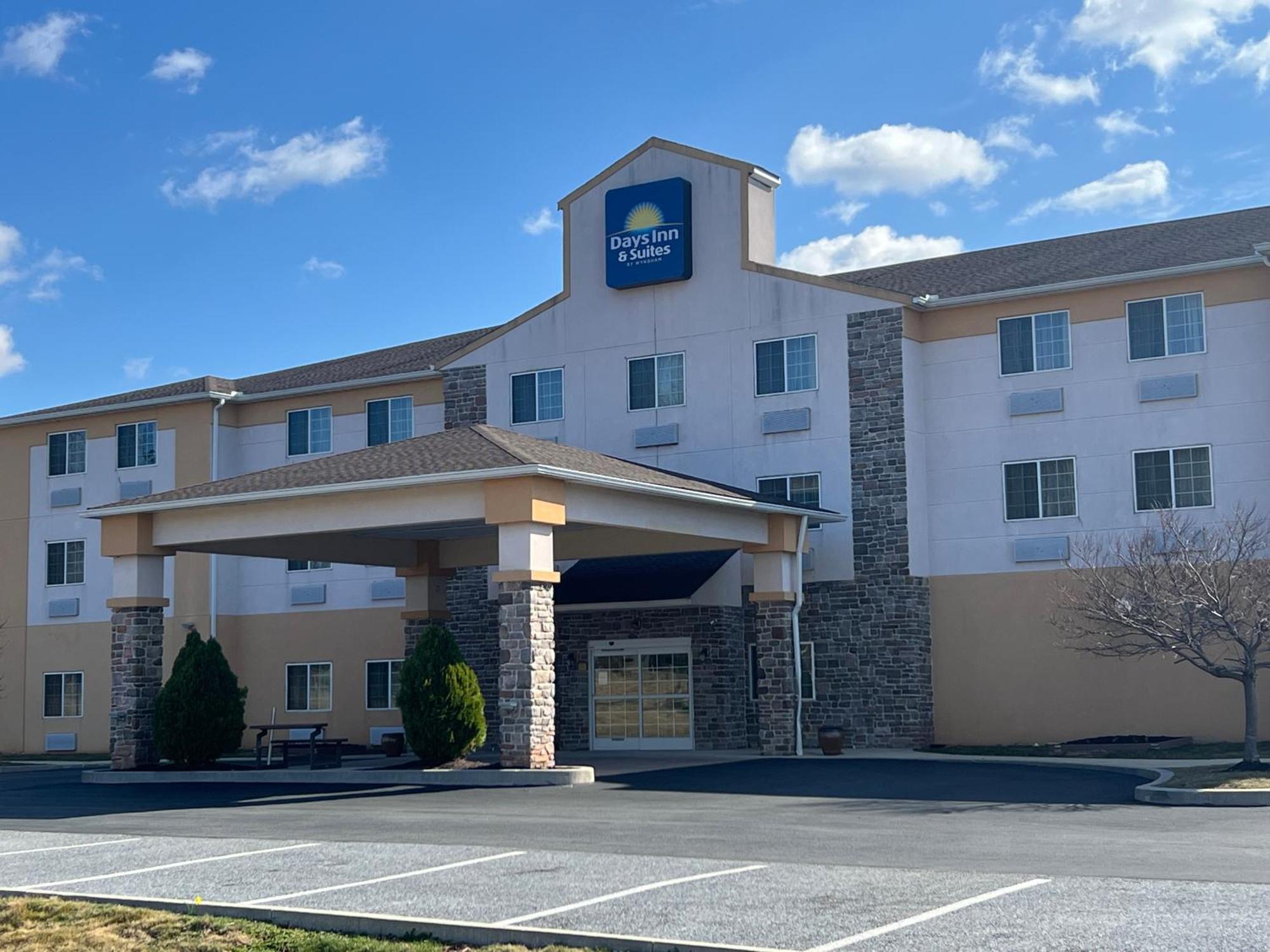 Days Inn & Suites By Wyndham Manheim Lebanon Ngoại thất bức ảnh